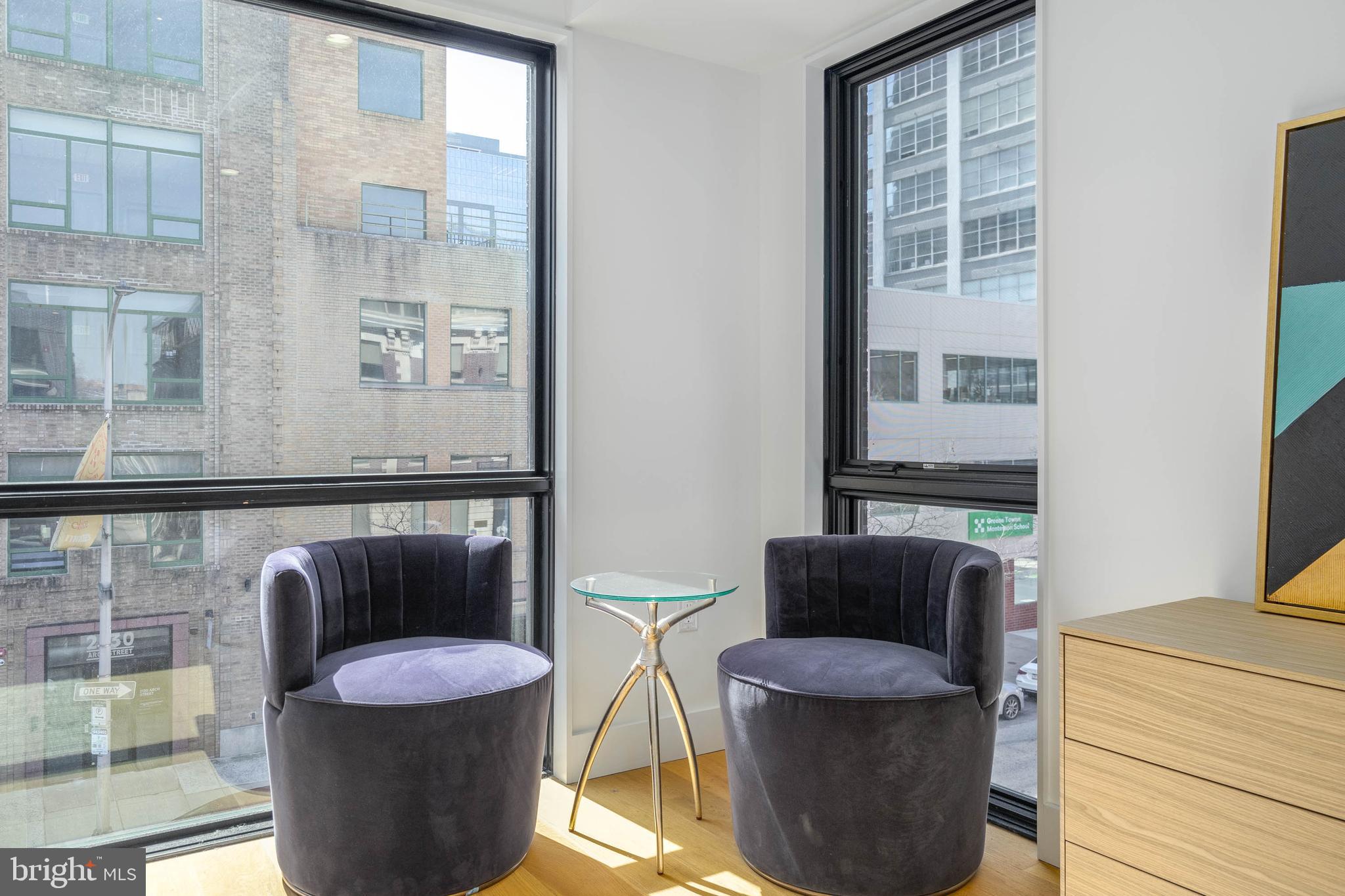 LOGAN SQUARE - Residential