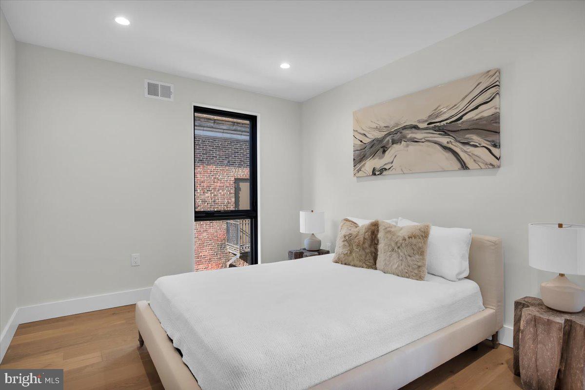 LOGAN SQUARE - Residential