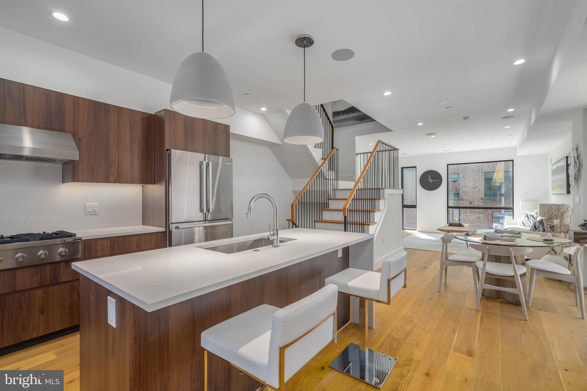 LOGAN SQUARE - Residential