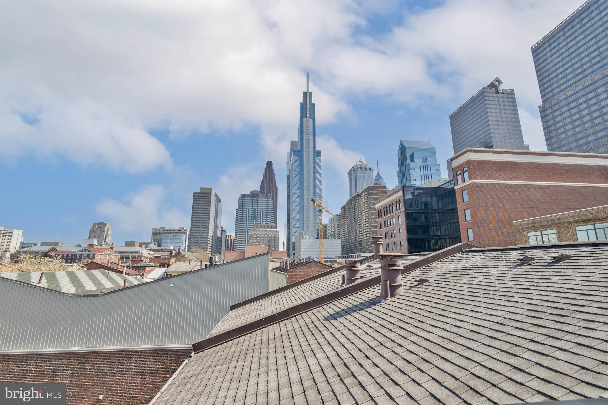 LOGAN SQUARE - Residential