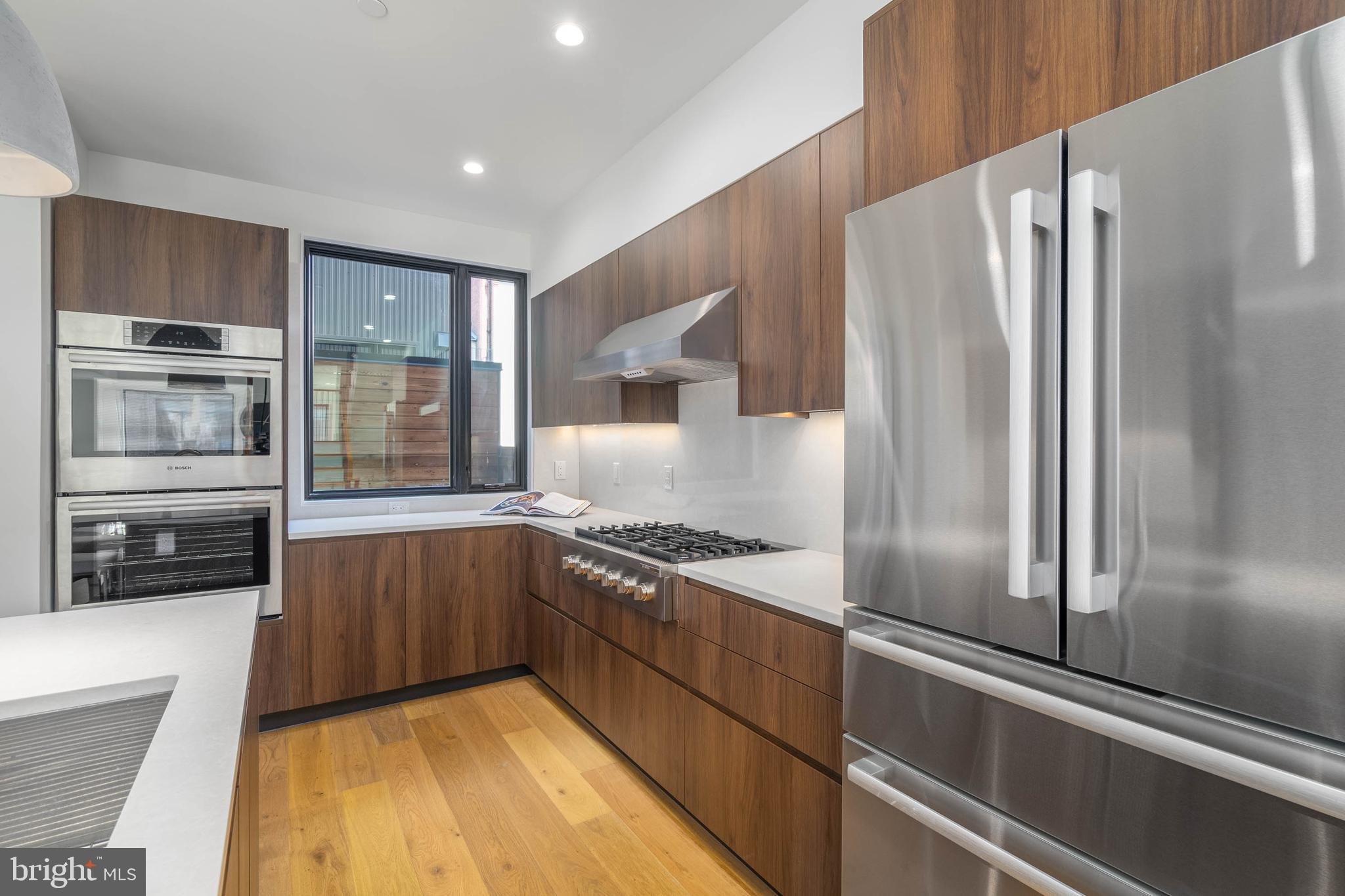 LOGAN SQUARE - Residential