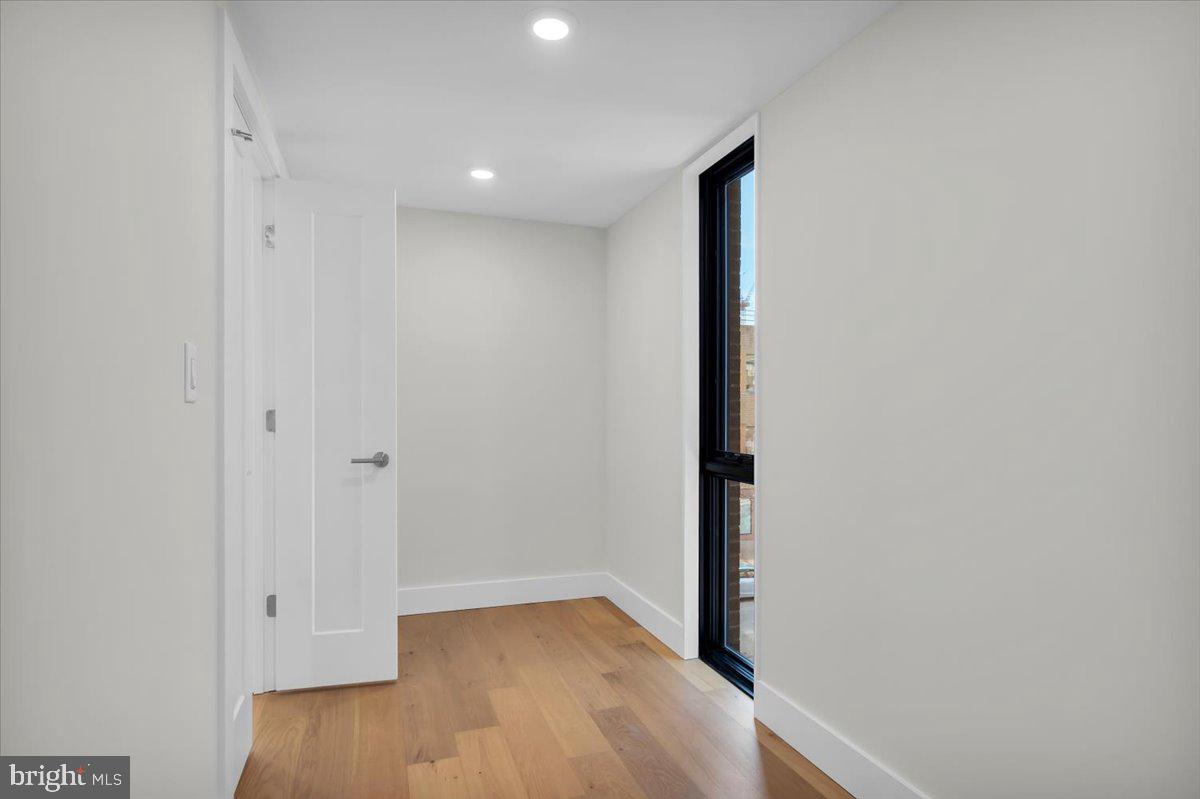 LOGAN SQUARE - Residential