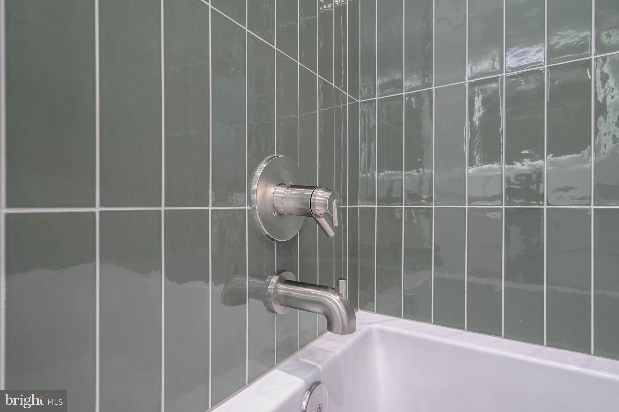 LOGAN SQUARE - Residential