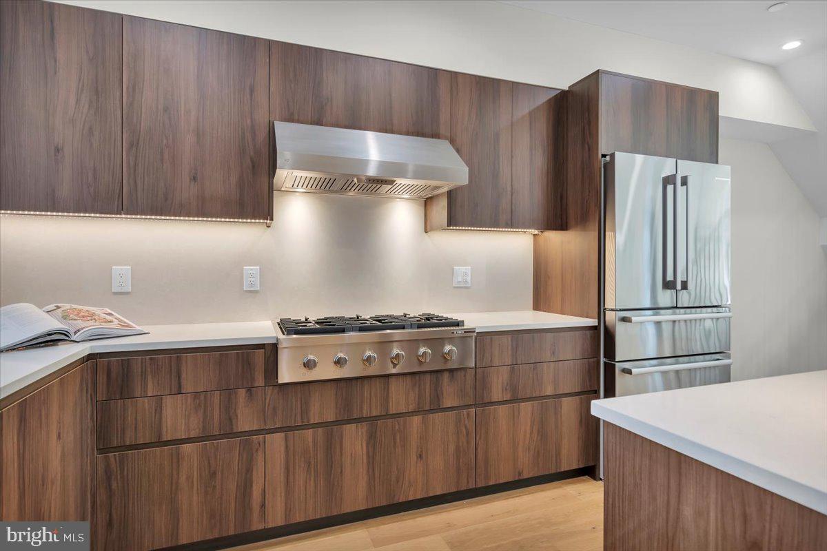 LOGAN SQUARE - Residential