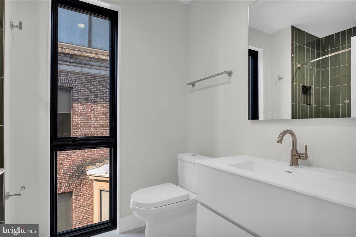 LOGAN SQUARE - Residential