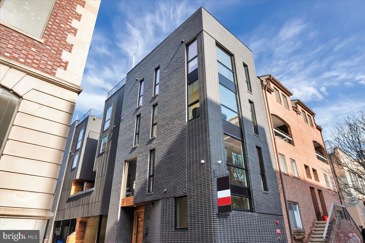 LOGAN SQUARE - Residential