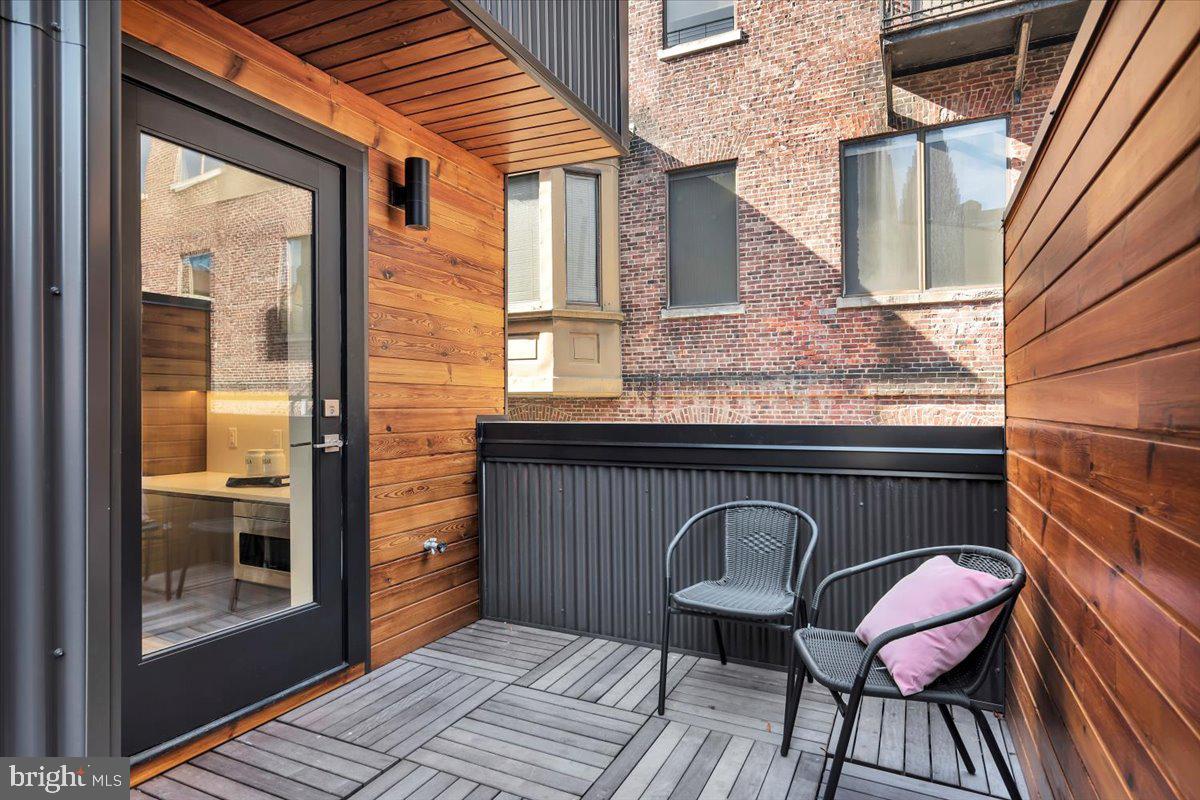 LOGAN SQUARE - Residential