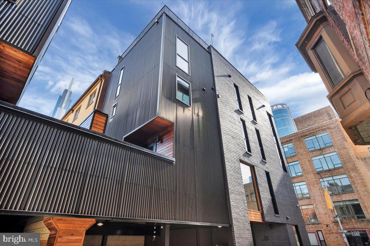 LOGAN SQUARE - Residential