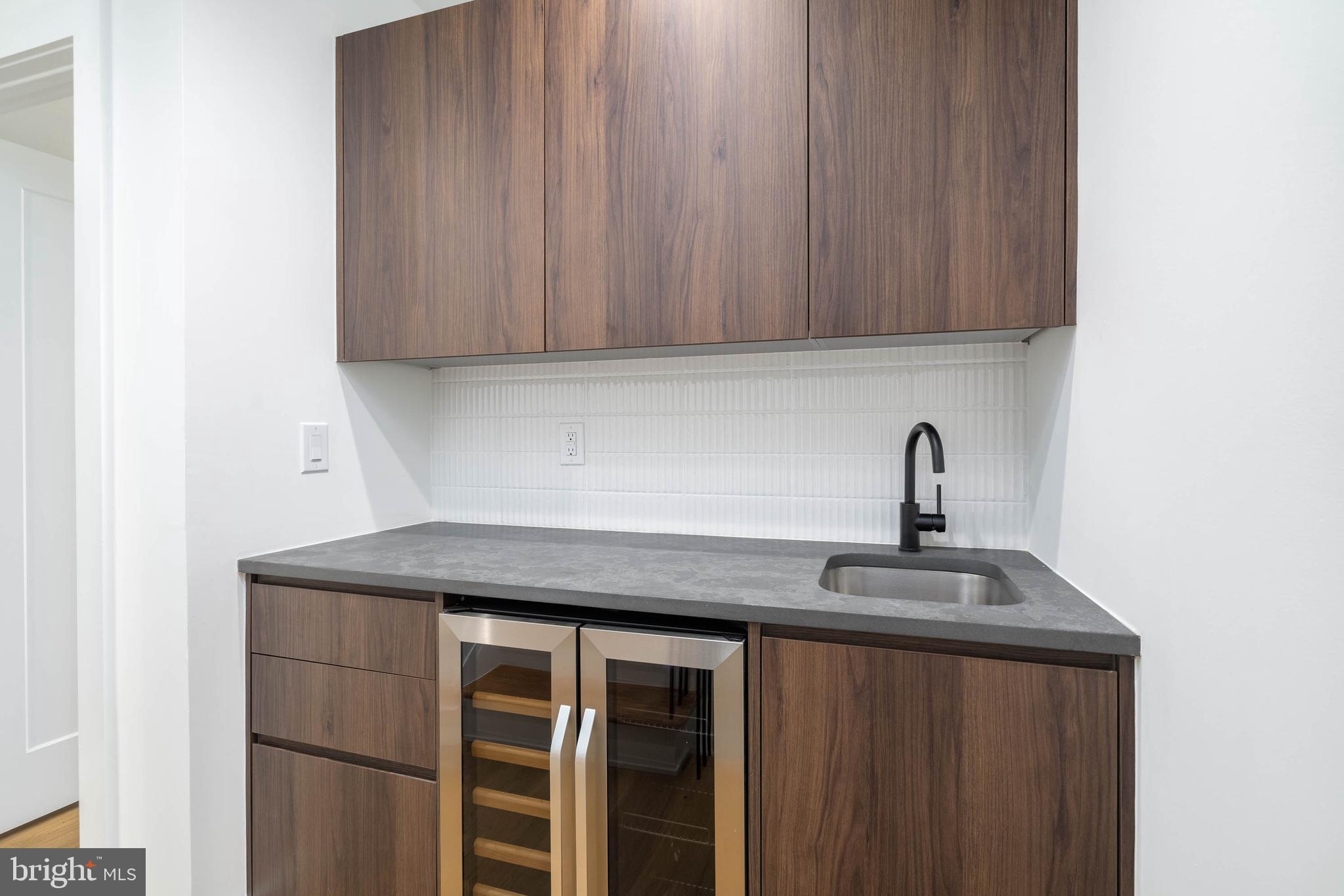 LOGAN SQUARE - Residential