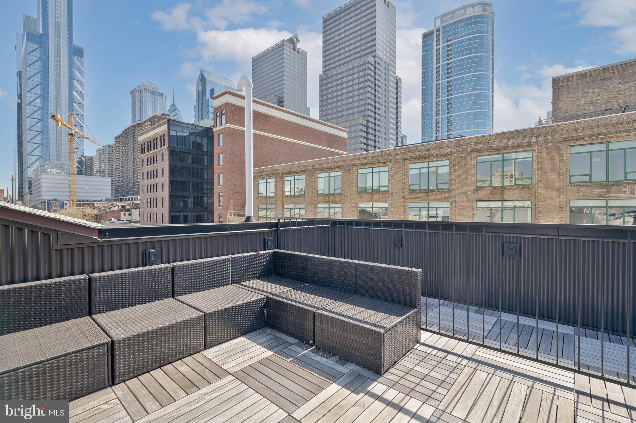 LOGAN SQUARE - Residential