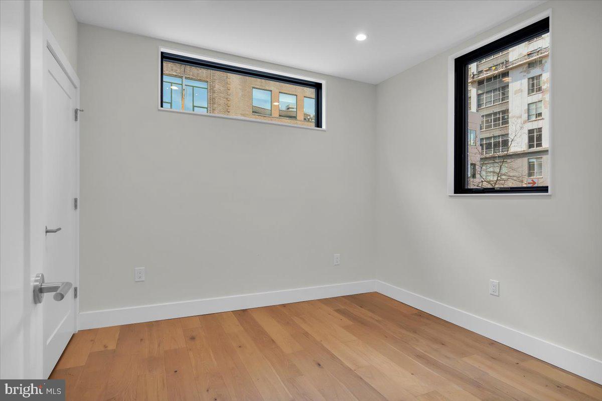 LOGAN SQUARE - Residential