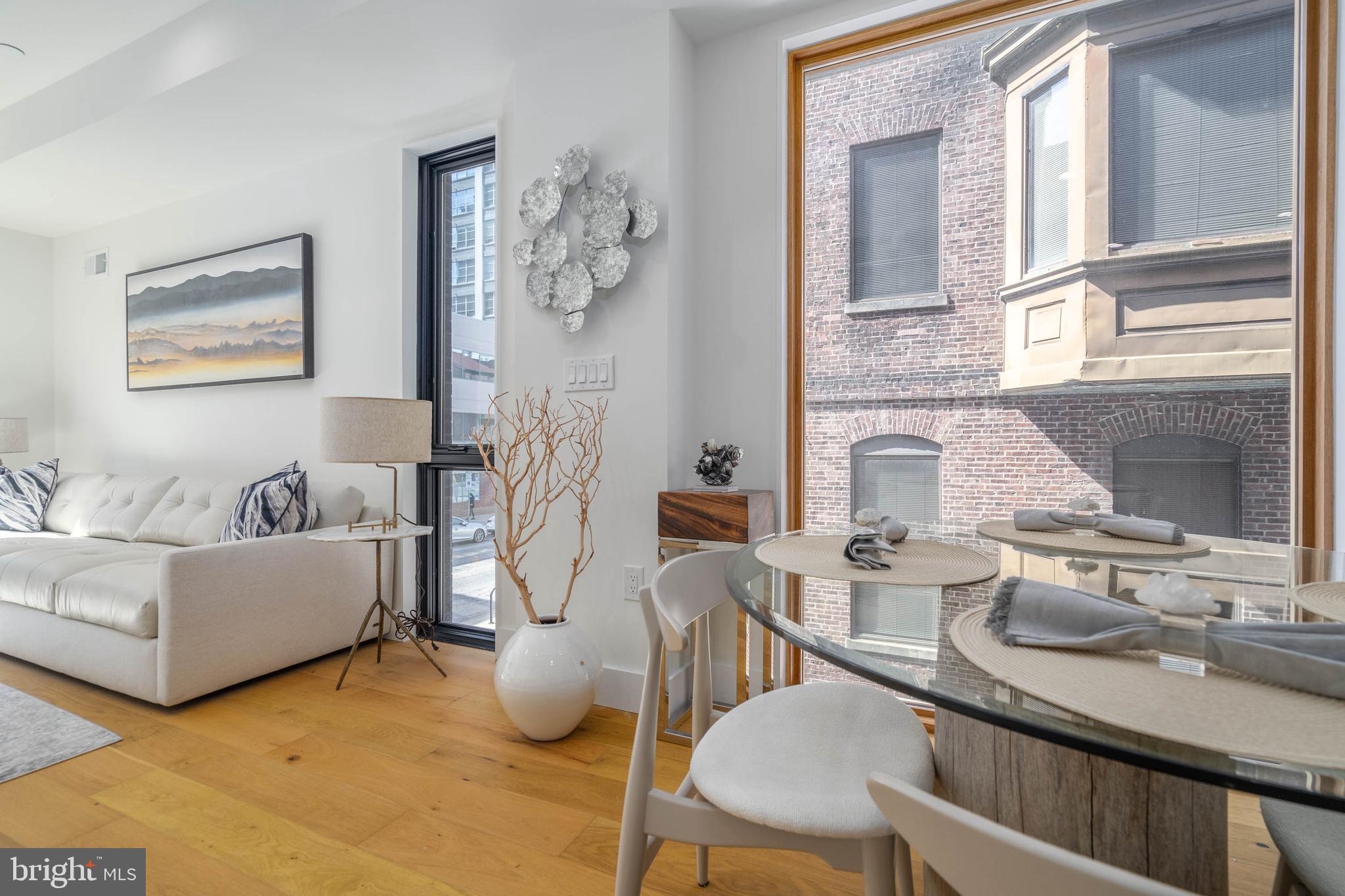 LOGAN SQUARE - Residential