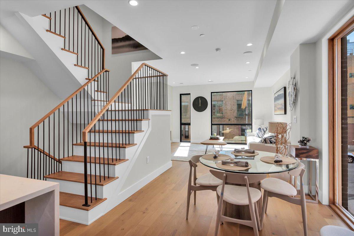 LOGAN SQUARE - Residential