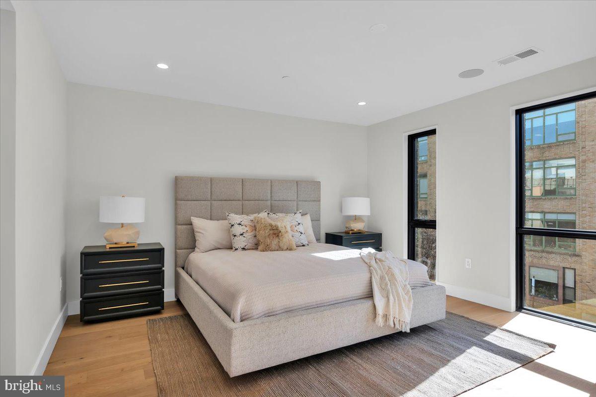 LOGAN SQUARE - Residential