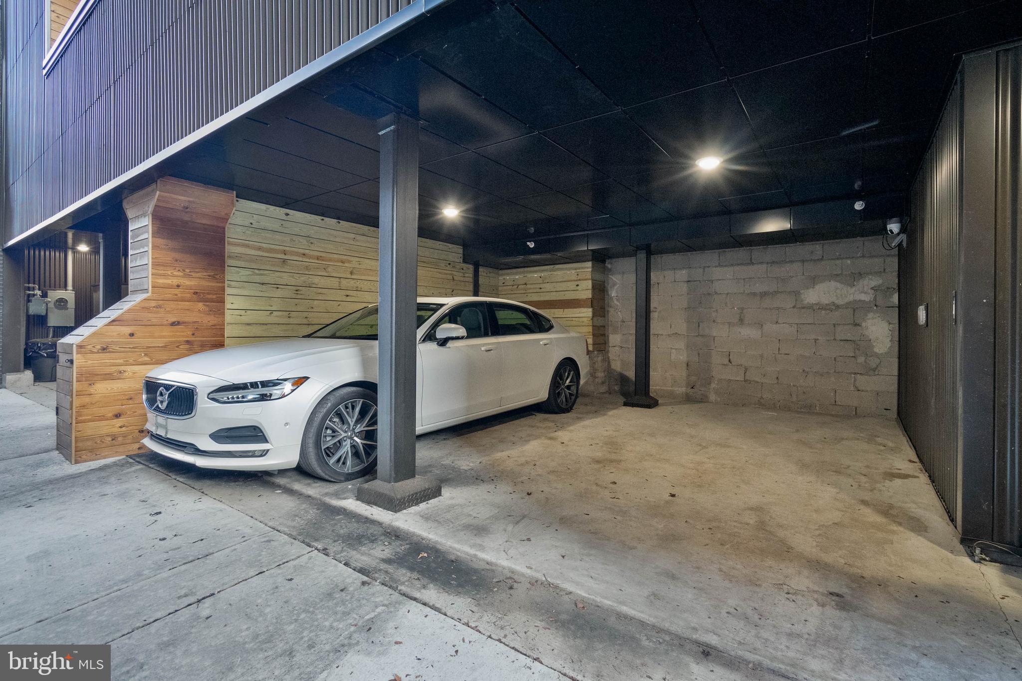 LOGAN SQUARE - Residential