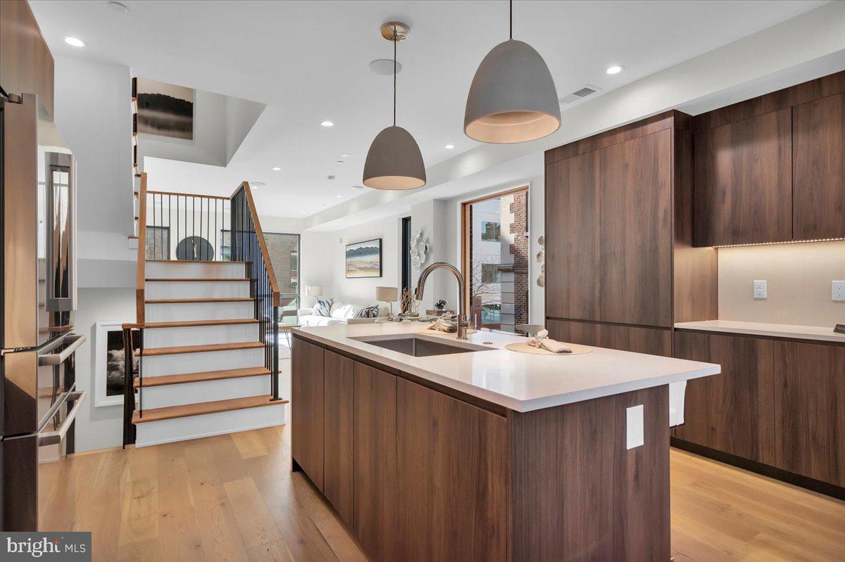 LOGAN SQUARE - Residential