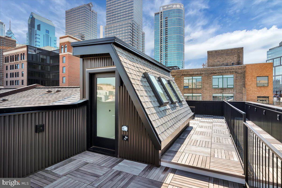 LOGAN SQUARE - Residential