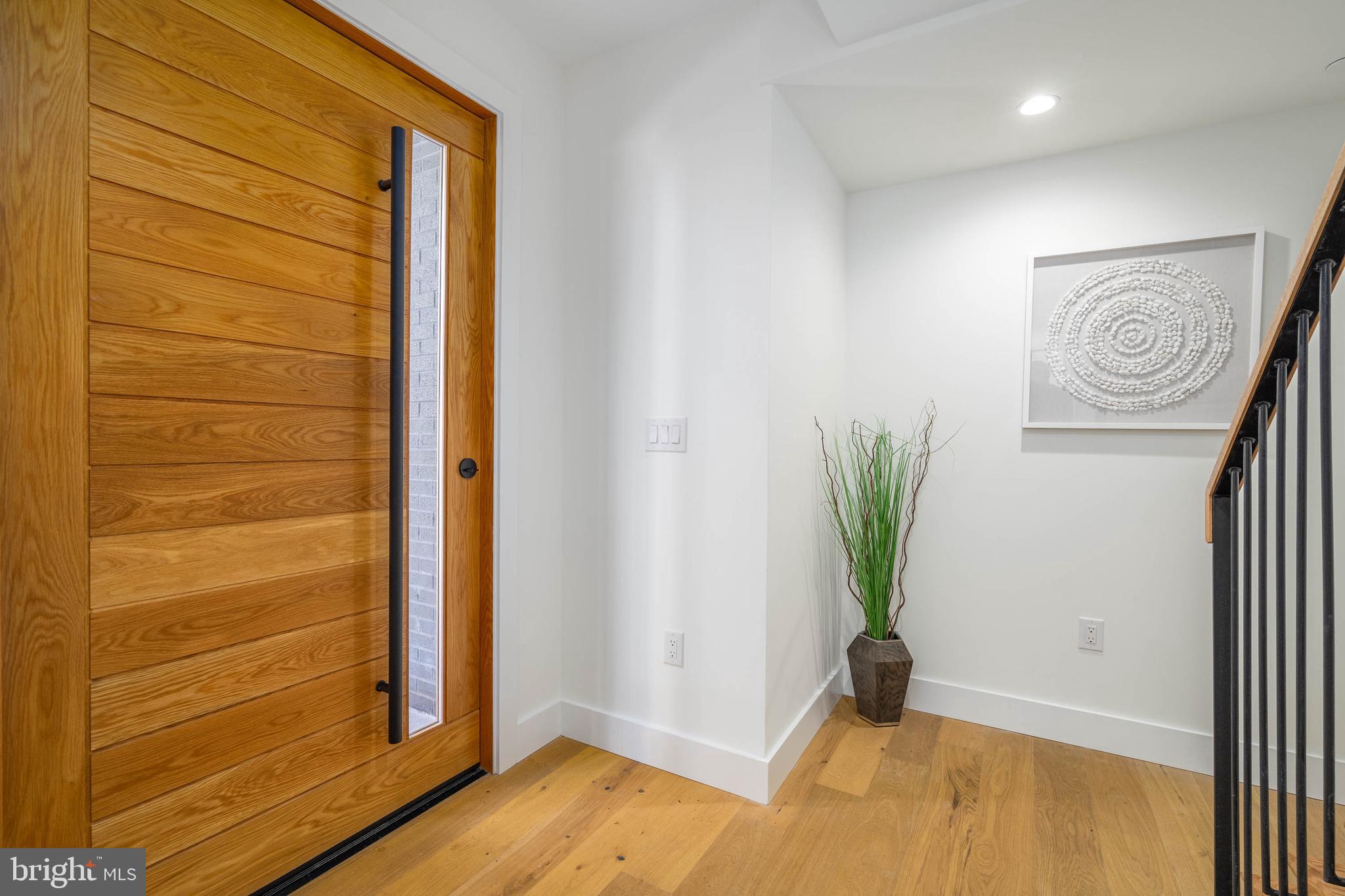 LOGAN SQUARE - Residential