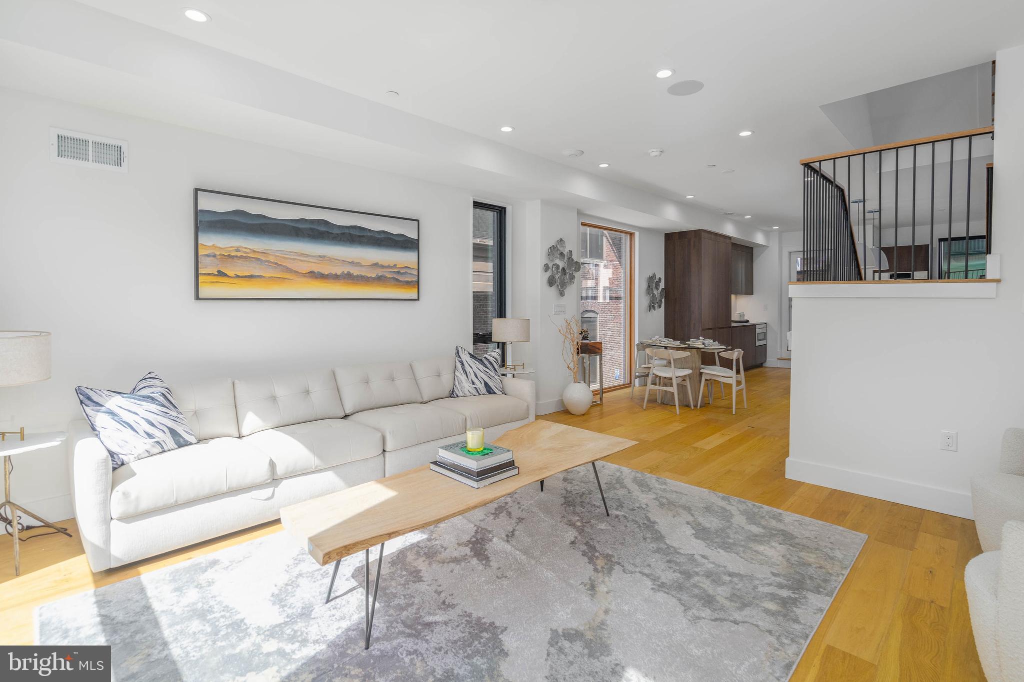 LOGAN SQUARE - Residential