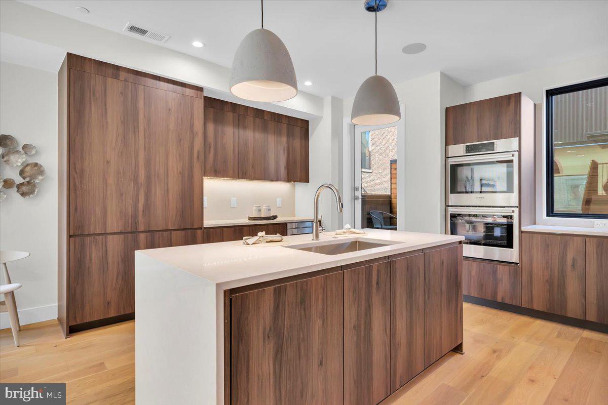 LOGAN SQUARE - Residential