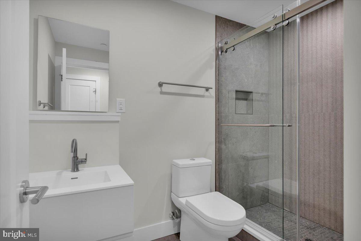 LOGAN SQUARE - Residential