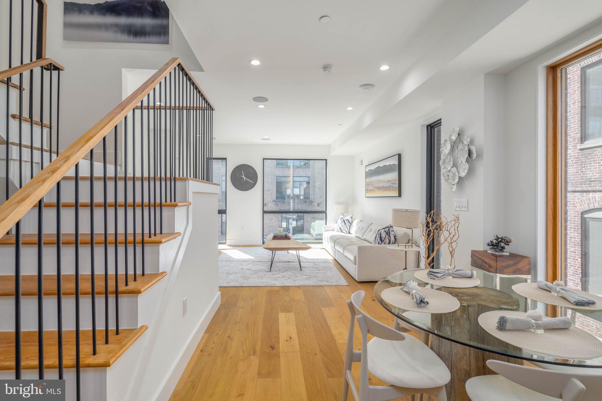 LOGAN SQUARE - Residential