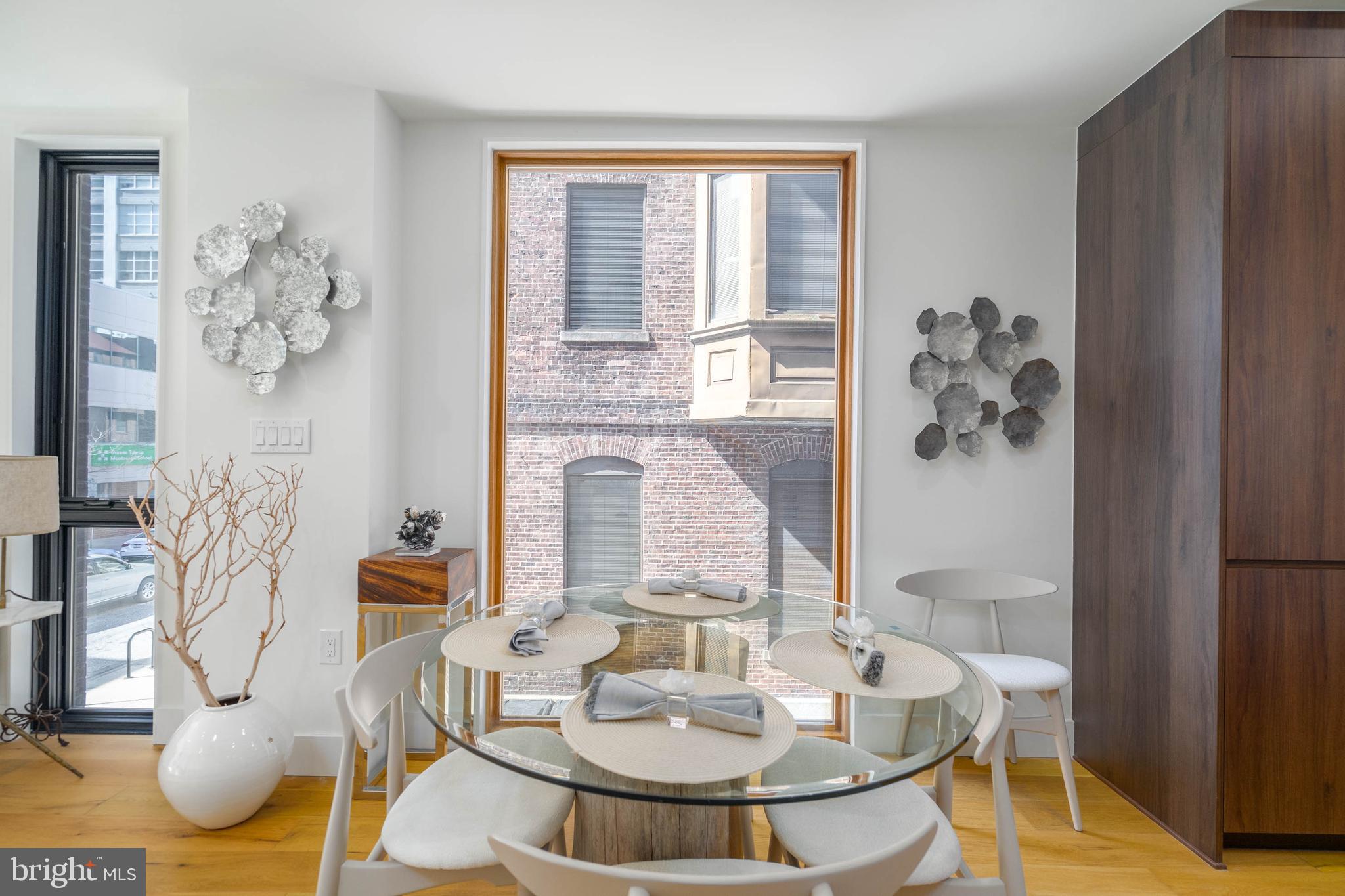 LOGAN SQUARE - Residential