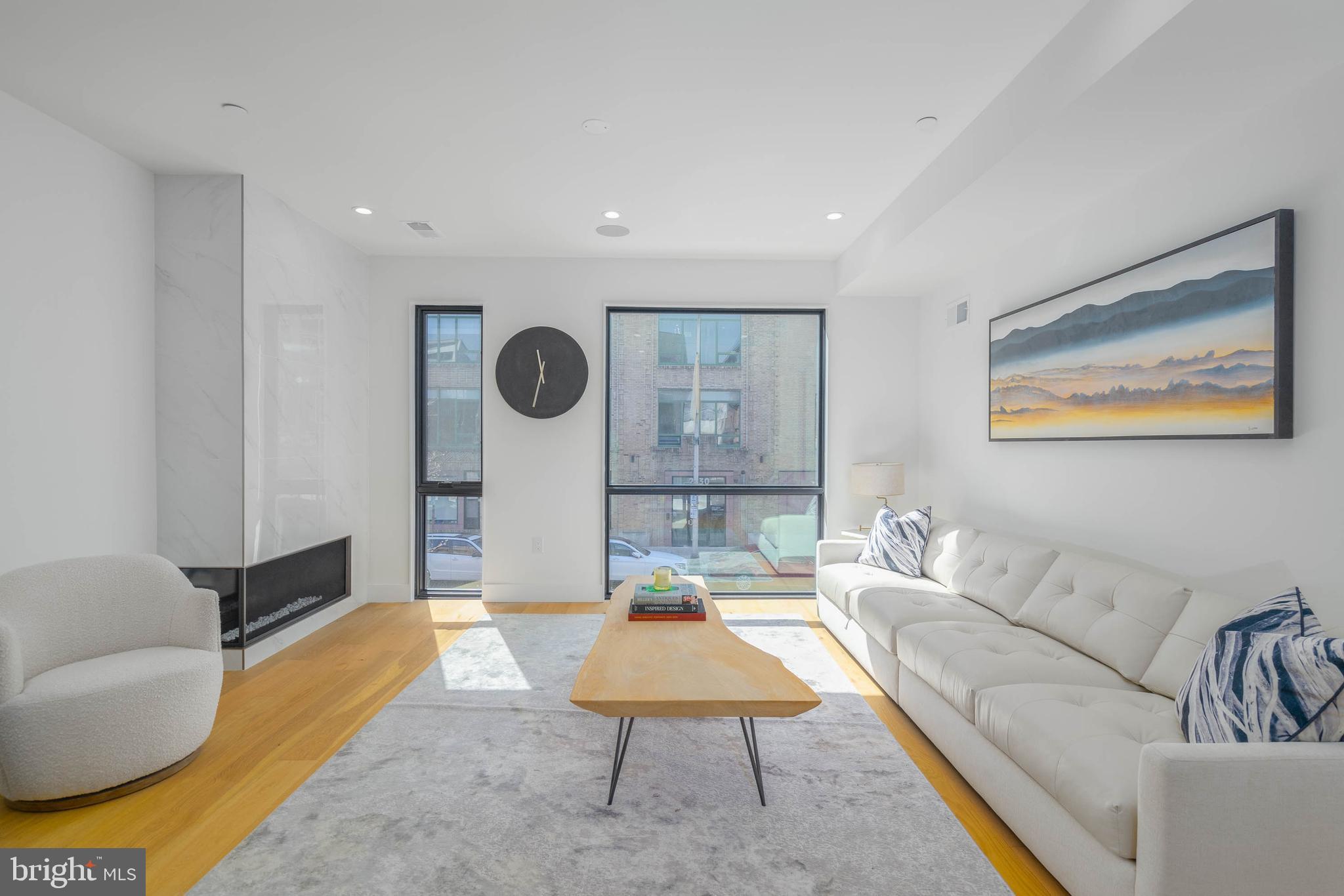 LOGAN SQUARE - Residential