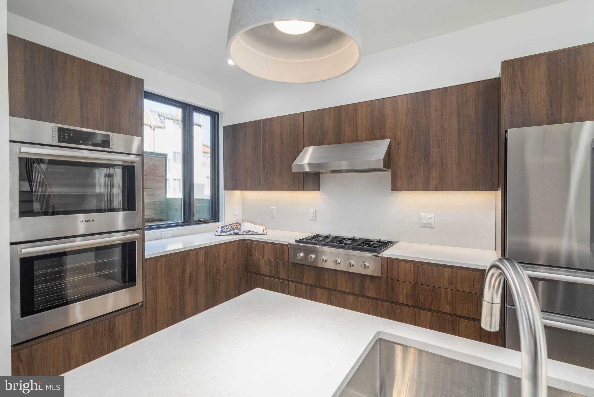 LOGAN SQUARE - Residential