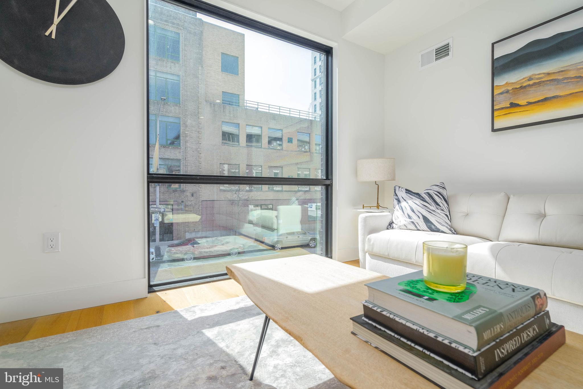 LOGAN SQUARE - Residential