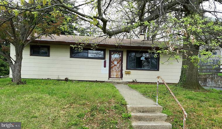 Wonderful opportunity to own this detached family home in Frankford neighborhood. Enjoy spacious room sizes, separate dining area & nice kitchen, long driveway and large rear yard. Great location - near shopping, restaurant, schools and major commuter routes.