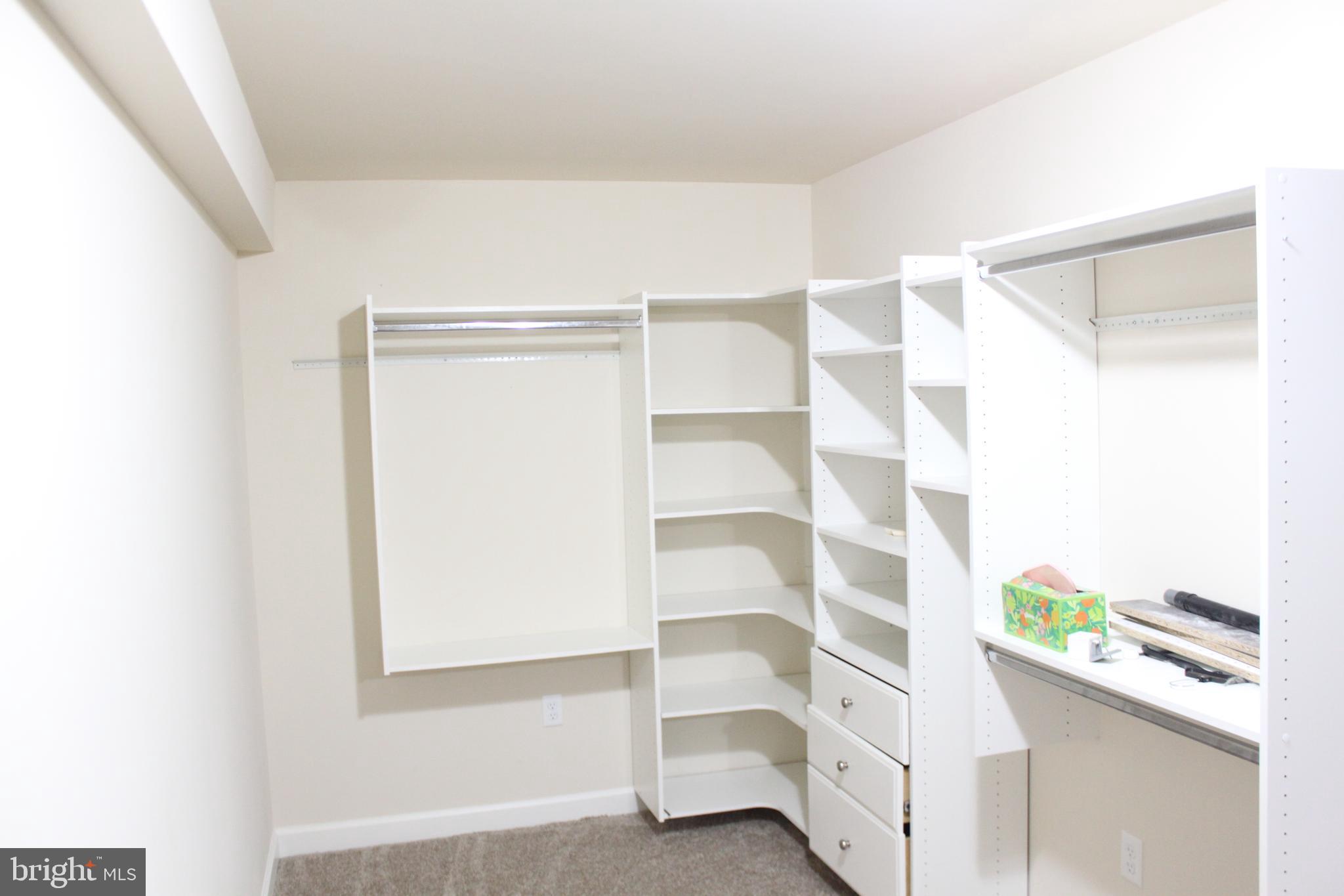 WOODLAND HILLS - Residential