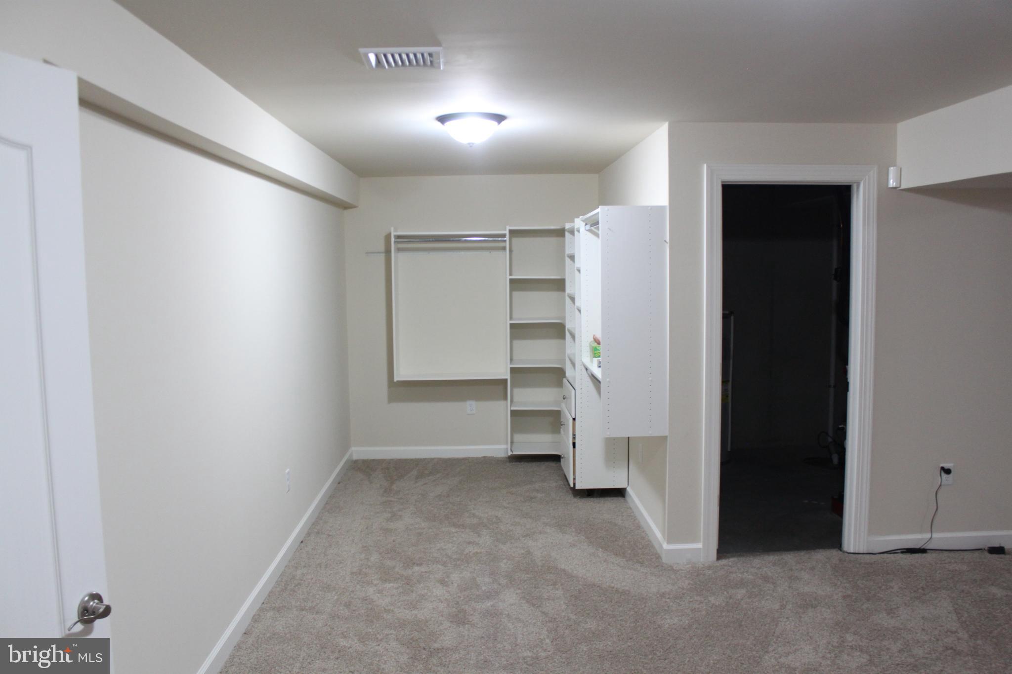 WOODLAND HILLS - Residential