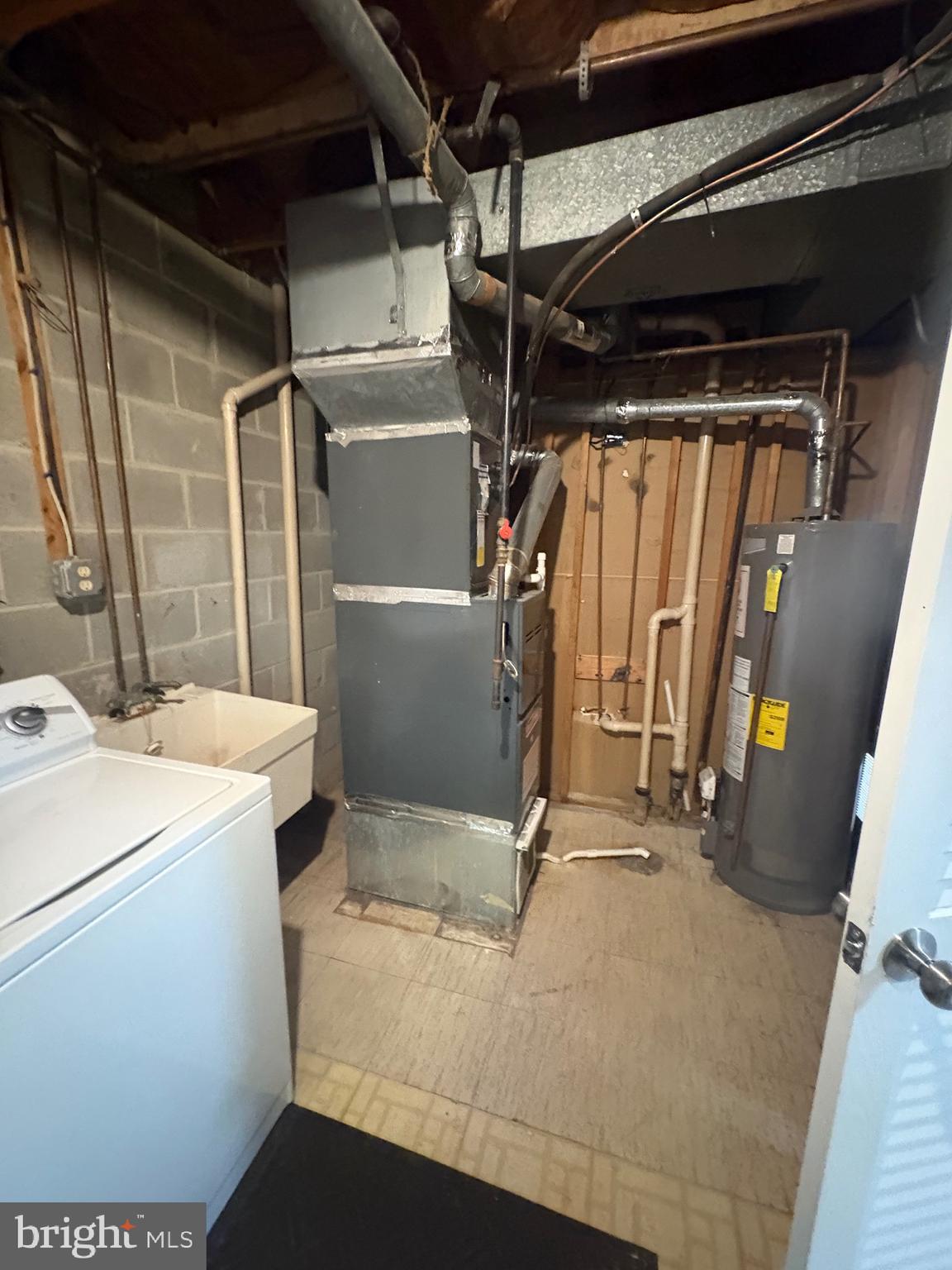 PINEWOOD GREENS - Residential Lease