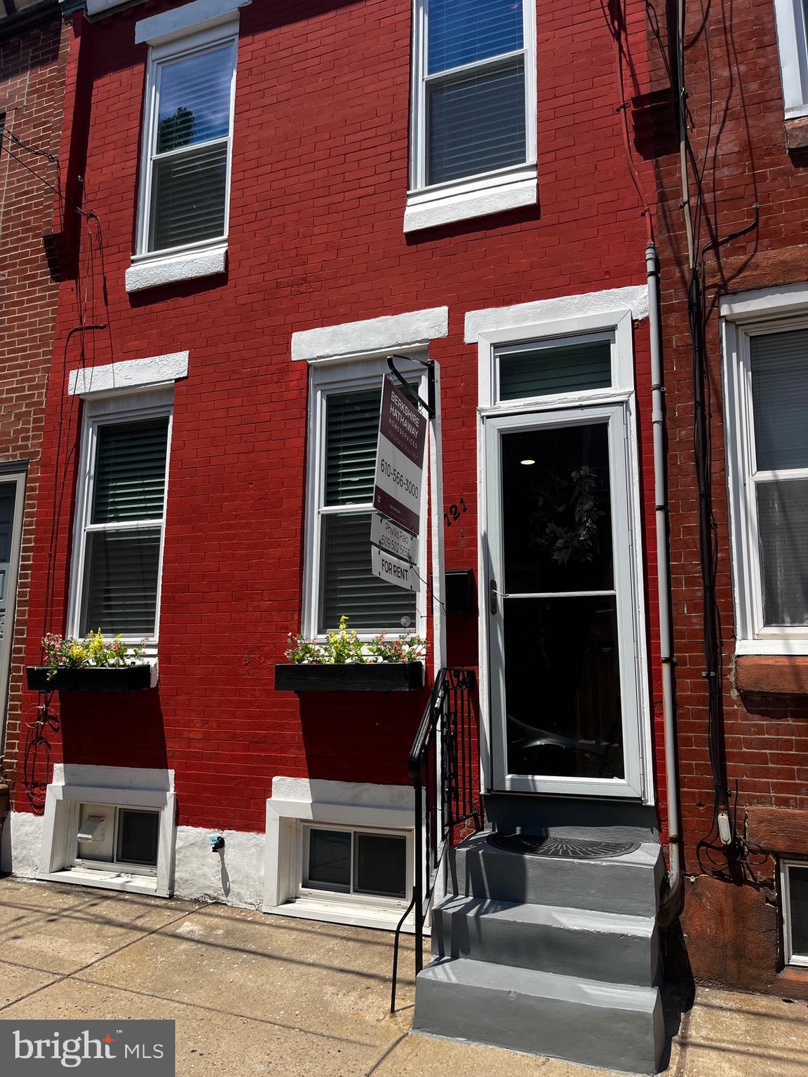 121 MERCY STREET