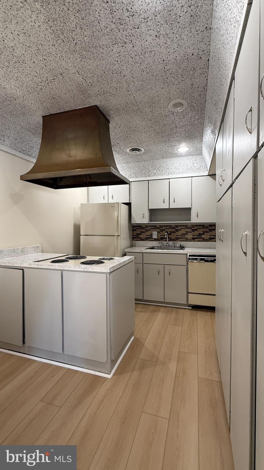 Photo of 128 Nottoway Dr #L 5G, PENLLYN, PA 19422 (MLS # PAMC2166494)