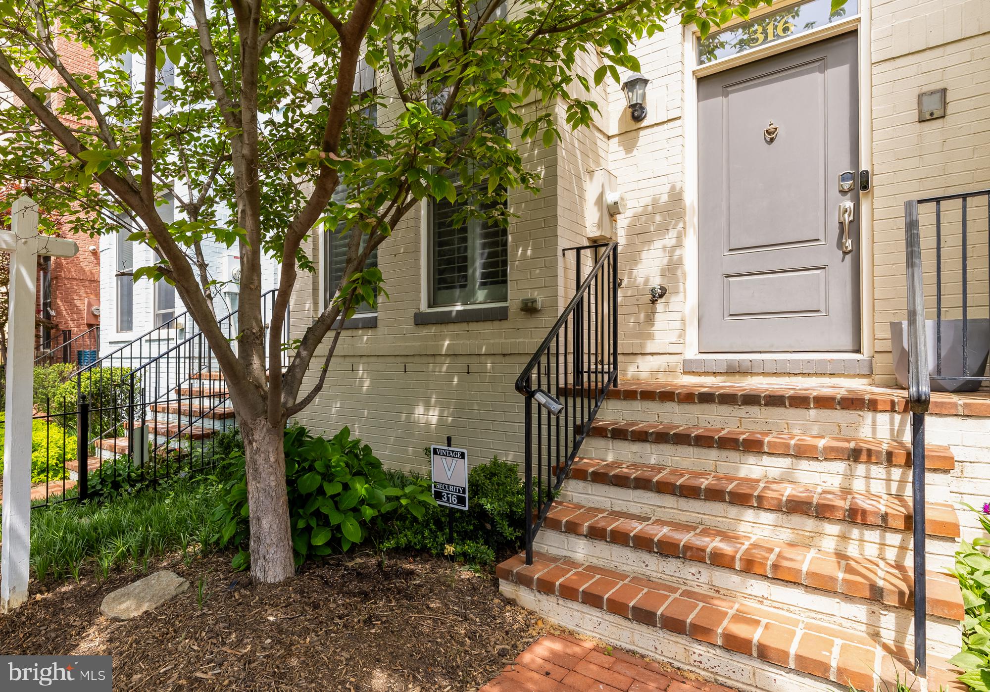 316 I STREET SE