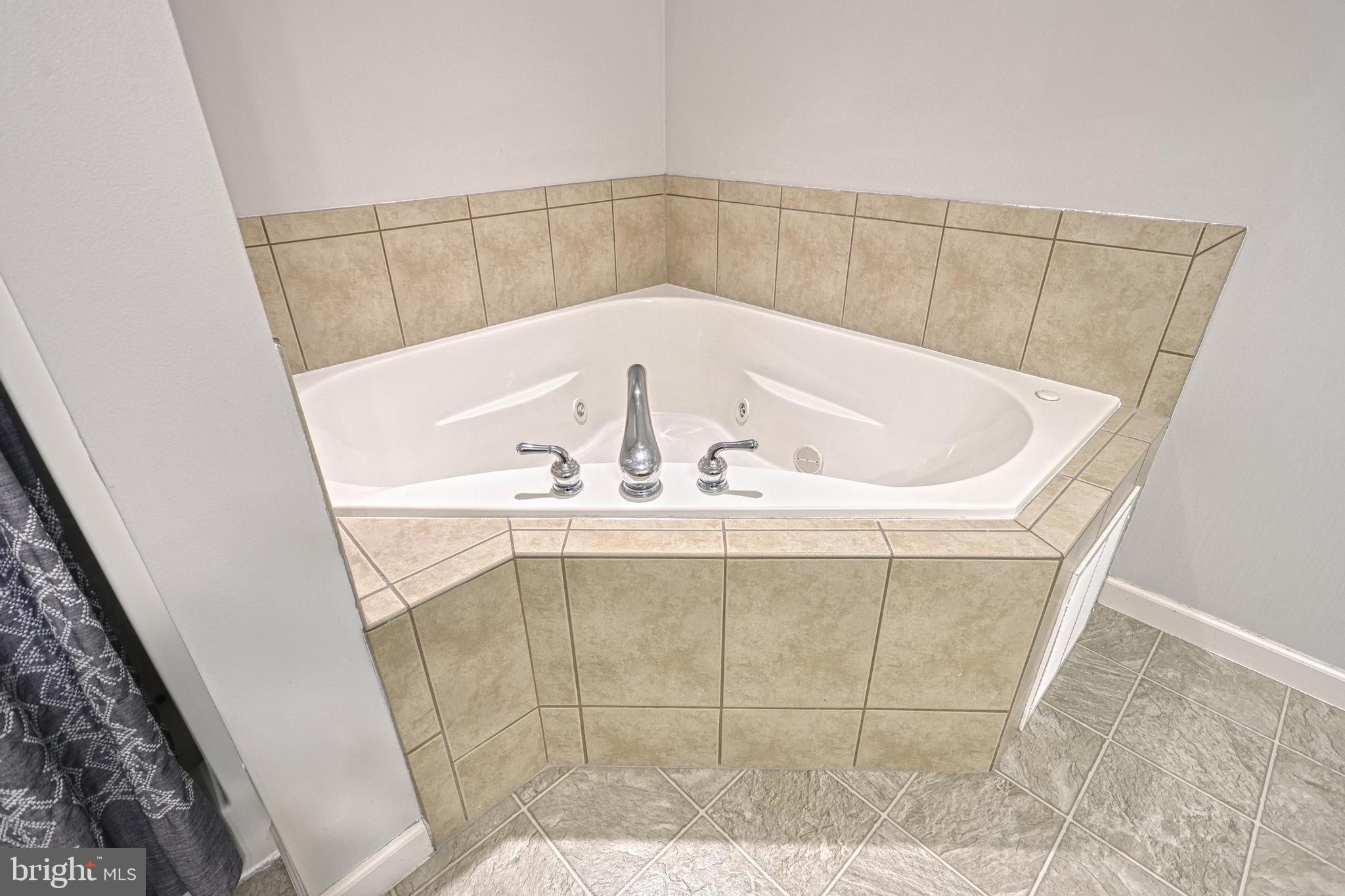 WINDING HILLS - Residential