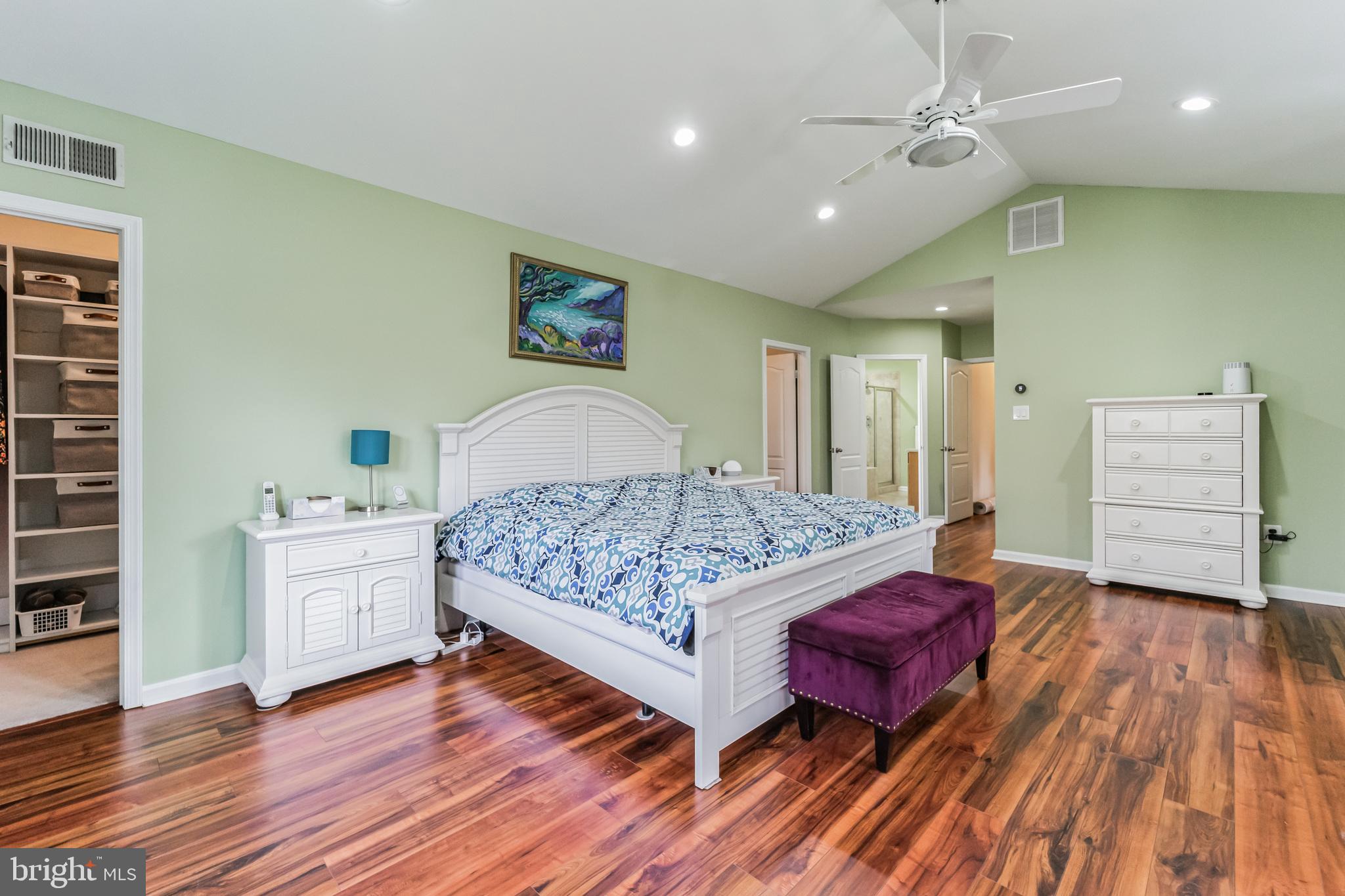 LAYTONSVILLE KNOLLS - Residential