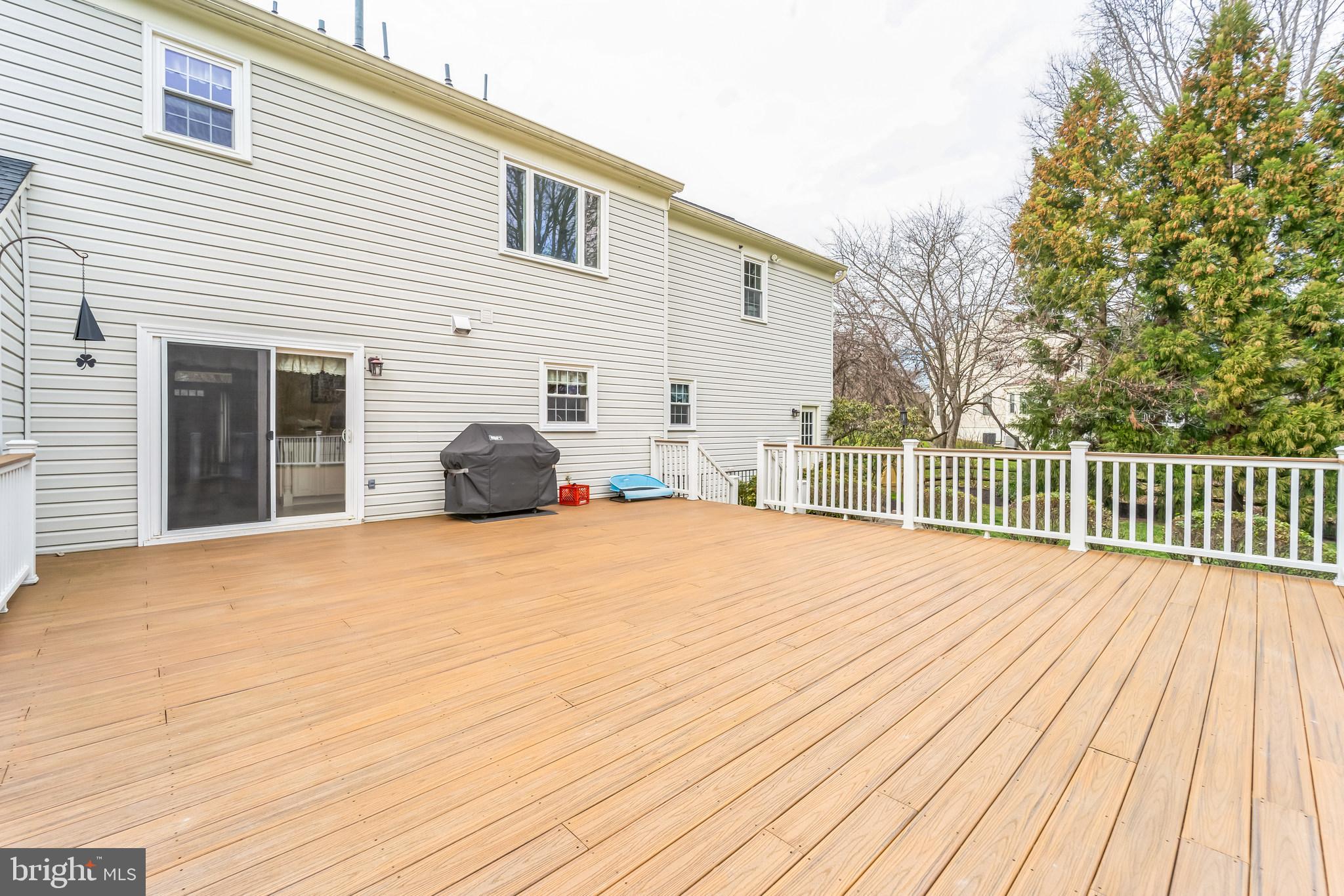 LAYTONSVILLE KNOLLS - Residential