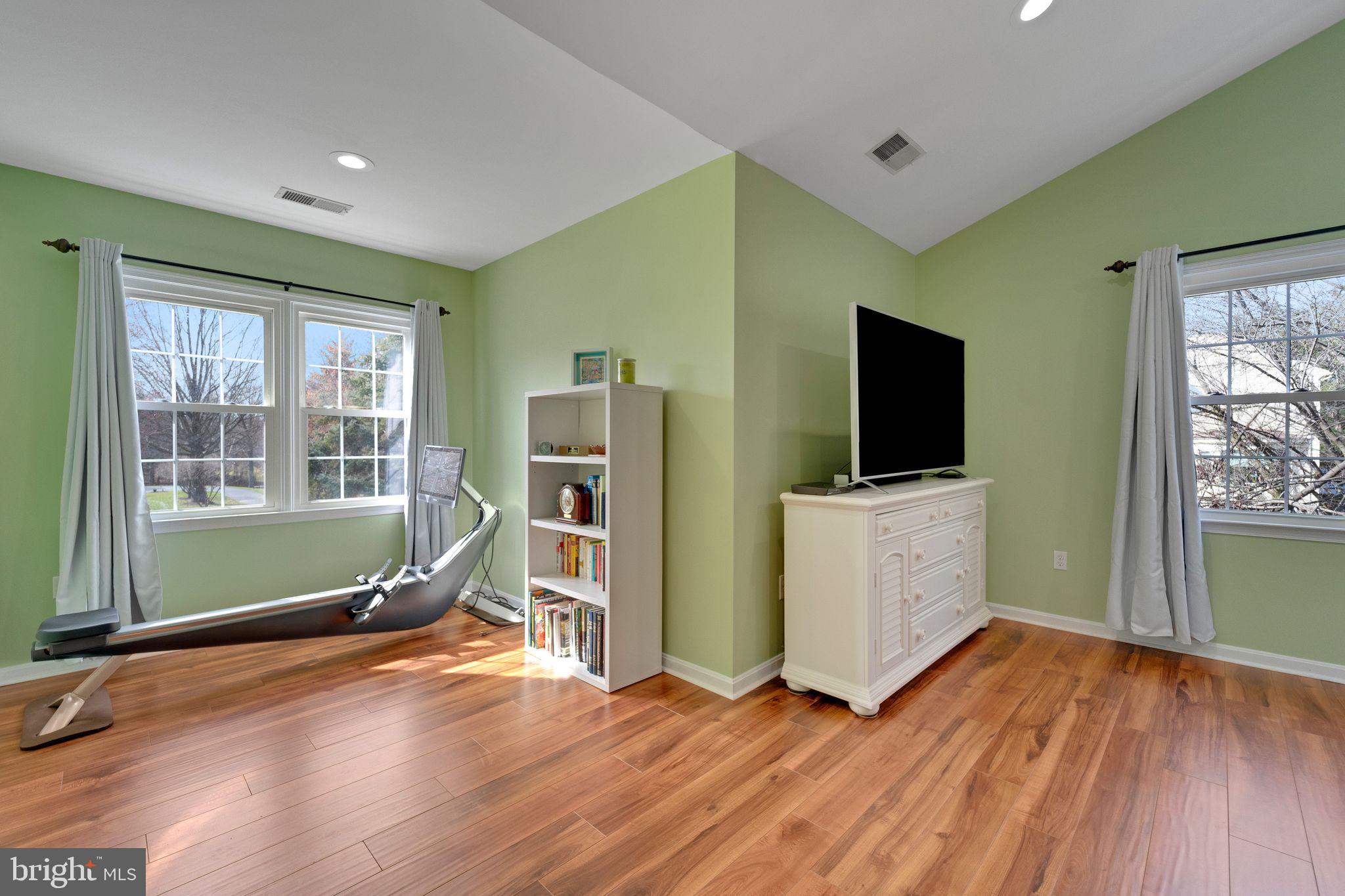 LAYTONSVILLE KNOLLS - Residential