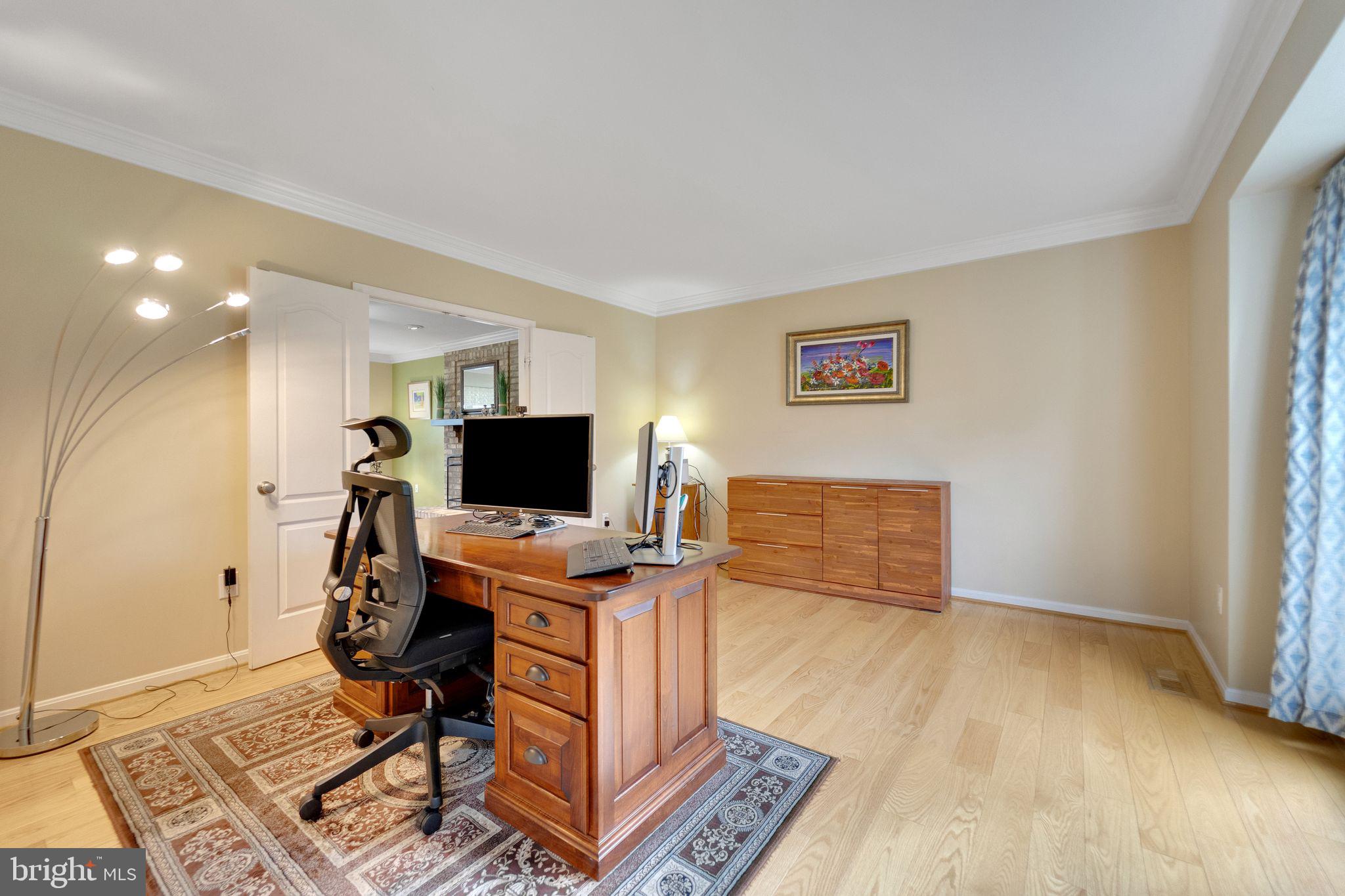 LAYTONSVILLE KNOLLS - Residential