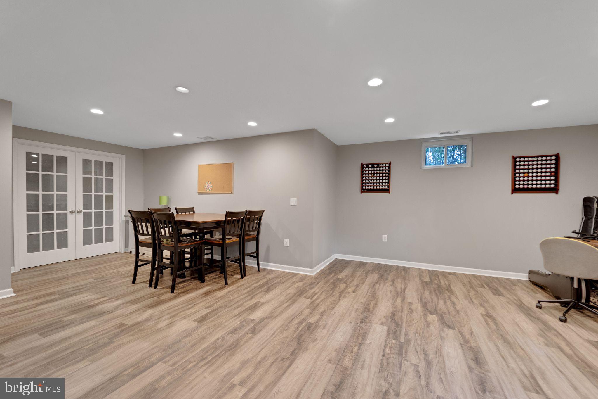 LAYTONSVILLE KNOLLS - Residential