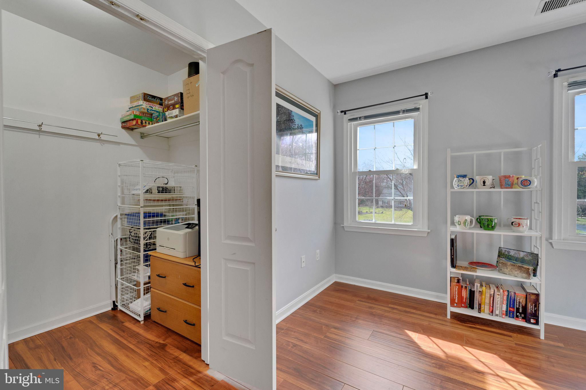 LAYTONSVILLE KNOLLS - Residential