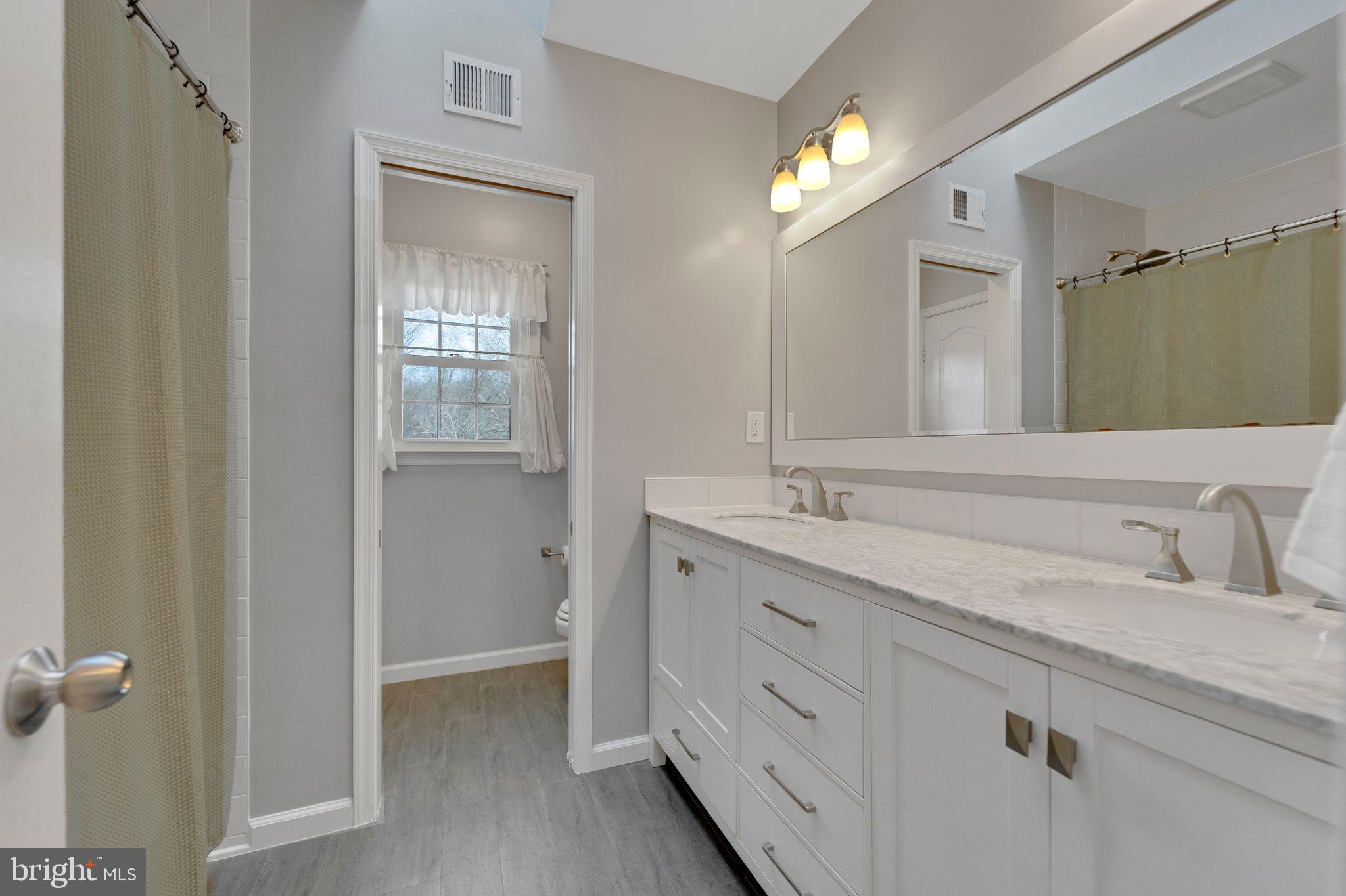 LAYTONSVILLE KNOLLS - Residential