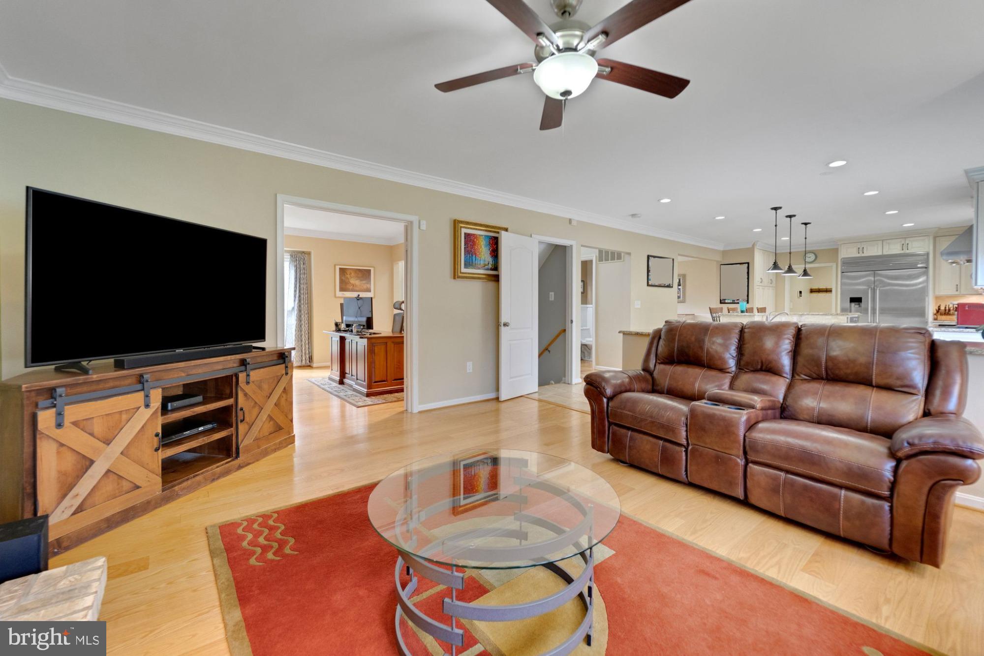 LAYTONSVILLE KNOLLS - Residential