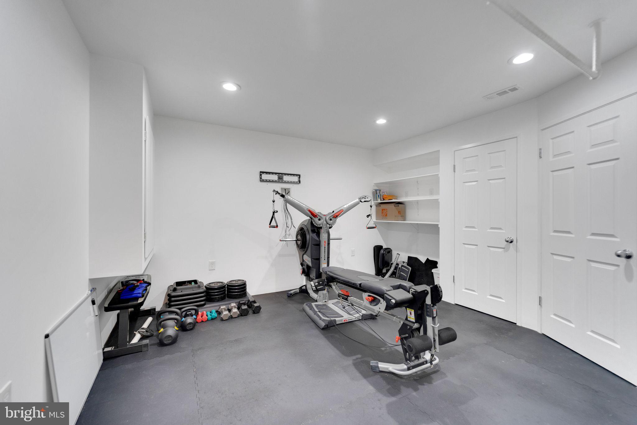 LAYTONSVILLE KNOLLS - Residential