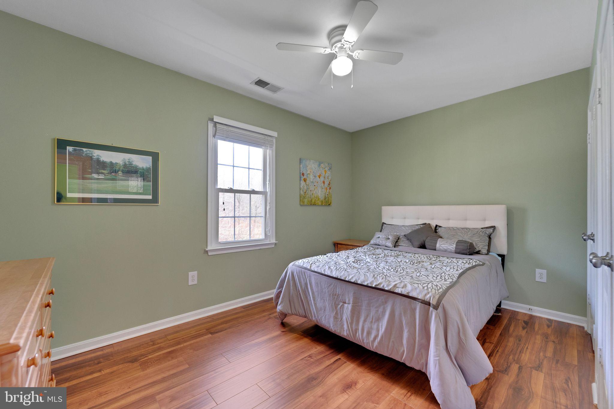 LAYTONSVILLE KNOLLS - Residential