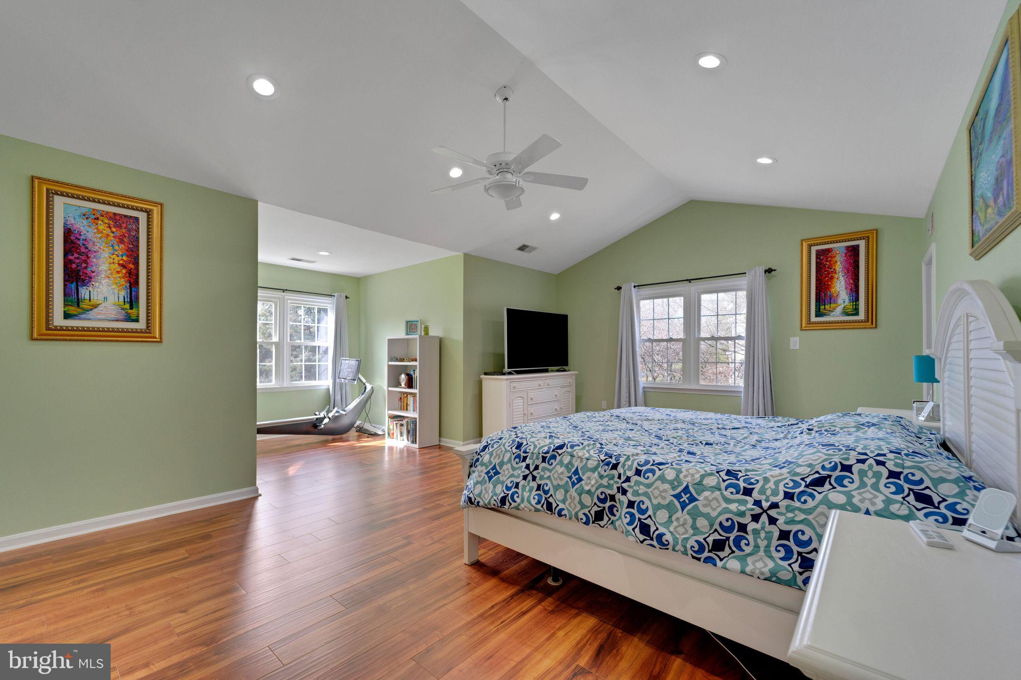 LAYTONSVILLE KNOLLS - Residential