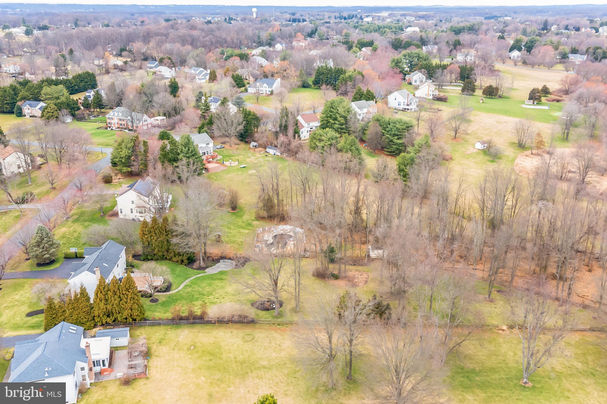 LAYTONSVILLE KNOLLS - Residential